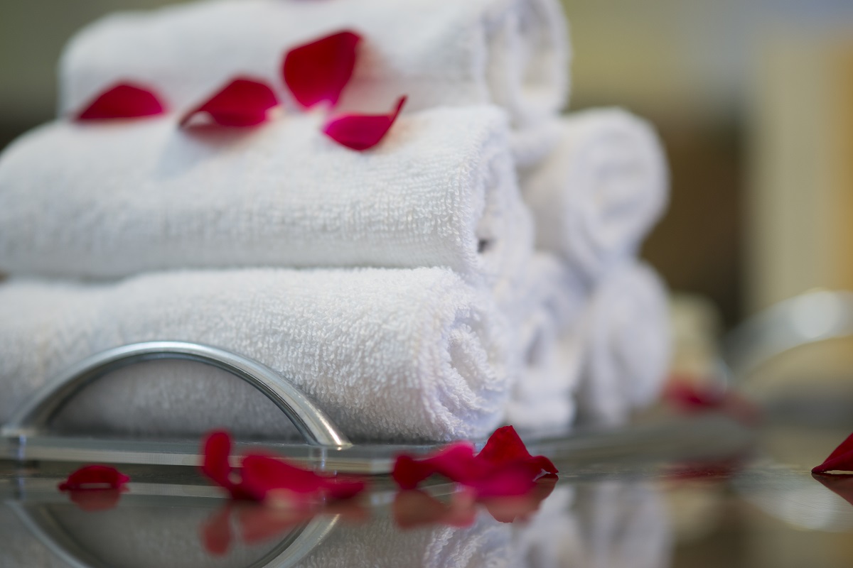 How to Plan the Perfect Valentine’s Date at A Hotel | Vivere Blog